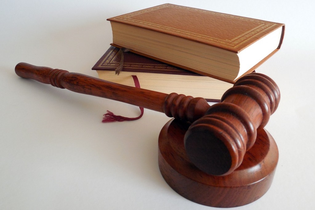 court hammer and books